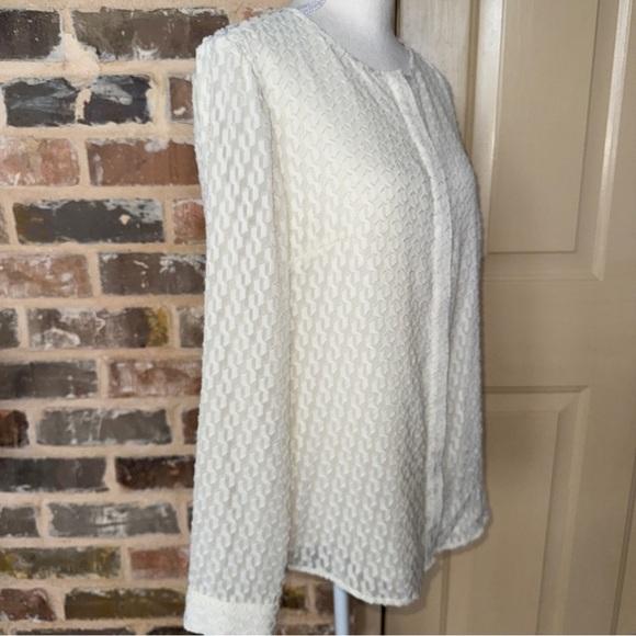 Talbots Sheer Cream Ivory White Chain Textured Top Lightweight Button Up Sz 8 - Picture 5 of 12